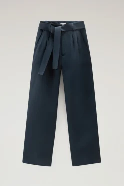 Pantaloni e pantaloncini><noscript><img width=