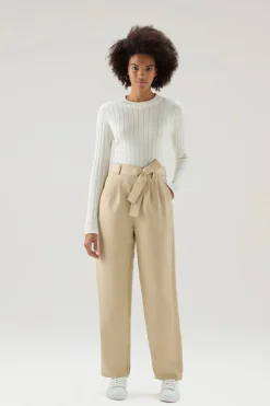 Pantaloni e pantaloncini>Woolrich Pantaloni In Misto Lino Con Cintura In Tessuto Feather Beige