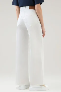 Pantaloni e pantaloncini><noscript><img width=