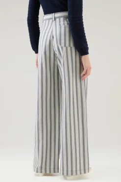 Pantaloni e pantaloncini><noscript><img width=