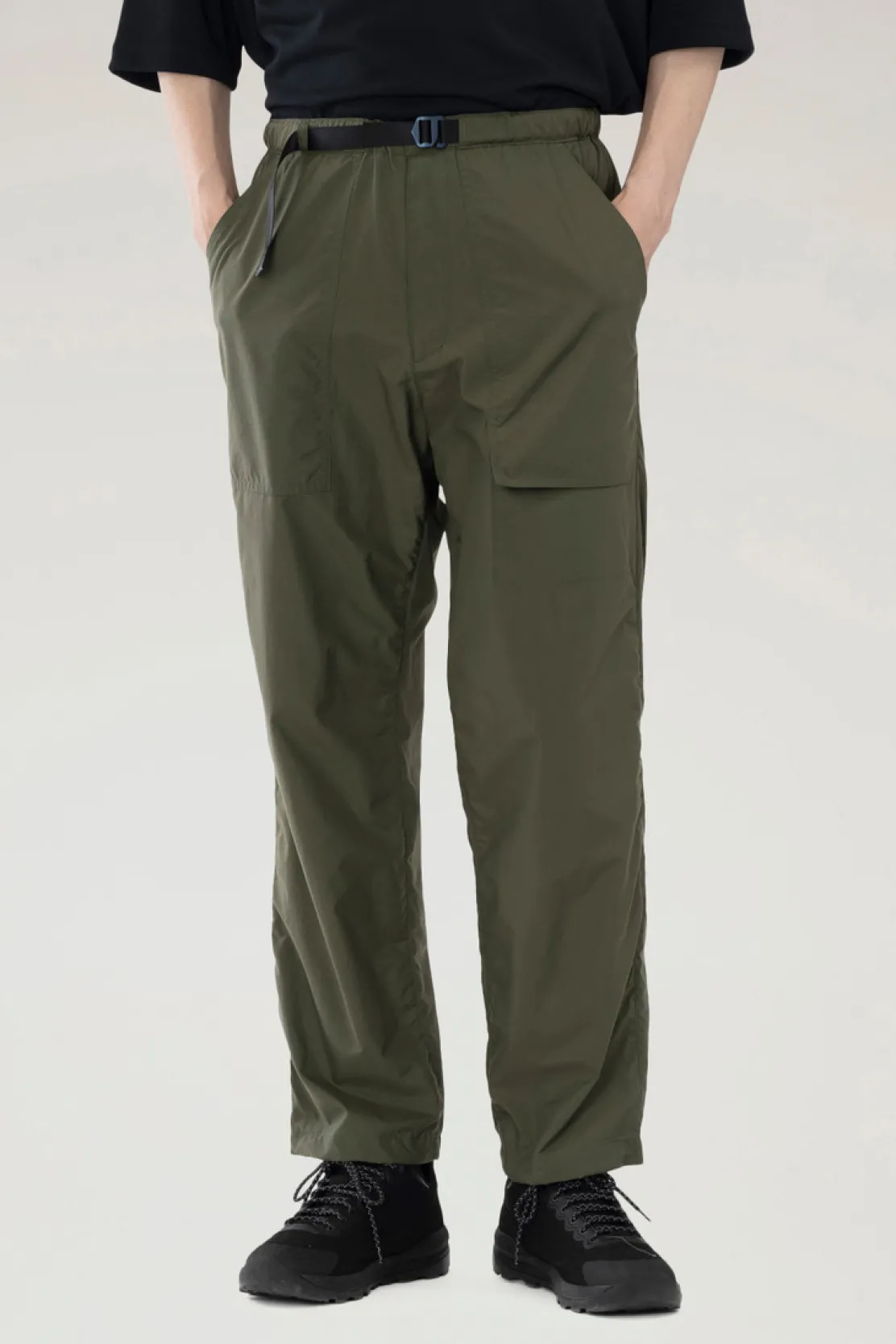 Outdoor Label Designed in Japan|Pantaloni e pantaloncini>Woolrich Pantaloni Ranch In Nylon Riciclato Olive