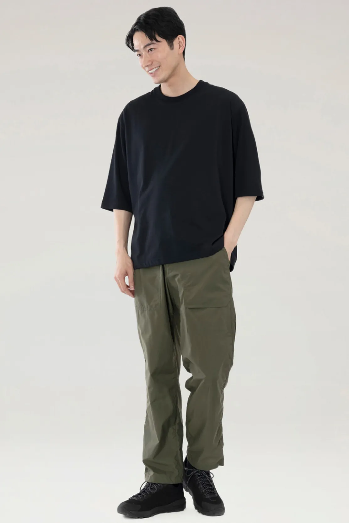 Outdoor Label Designed in Japan|Pantaloni e pantaloncini>Woolrich Pantaloni Ranch In Nylon Riciclato Olive