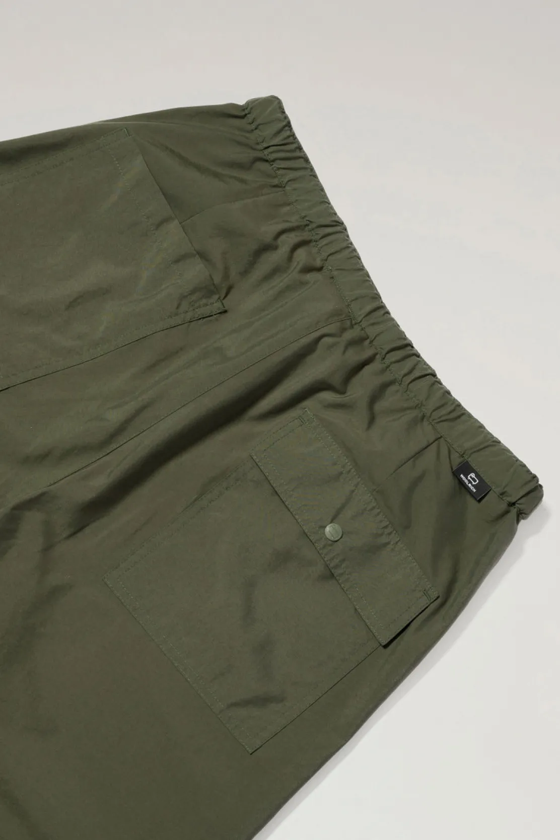 Outdoor Label Designed in Japan|Pantaloni e pantaloncini>Woolrich Pantaloni Ranch In Nylon Riciclato Olive