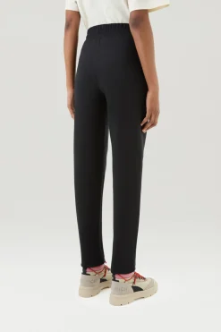 Pantaloni e pantaloncini><noscript><img width=