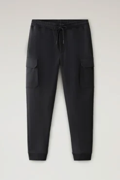 Pantaloni e pantaloncini><noscript><img width=