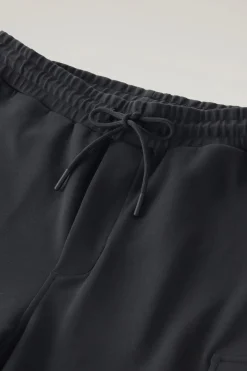 Pantaloni e pantaloncini><noscript><img width=