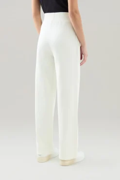 Pantaloni e pantaloncini><noscript><img width=