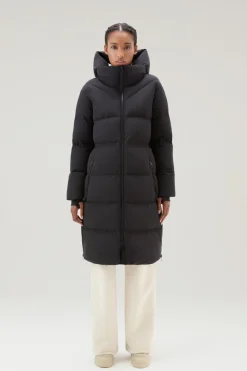 Piumini|Parka>Woolrich Parka Lungo Imbottito in Nylon Elasticizzato Con Cappuccio Staccabile Black