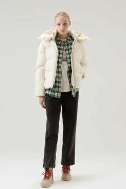 Piumini>Woolrich Piumino Alsea Corto In Nylon Elasticizzato Con Cappuccio Staccabile Milky Cream