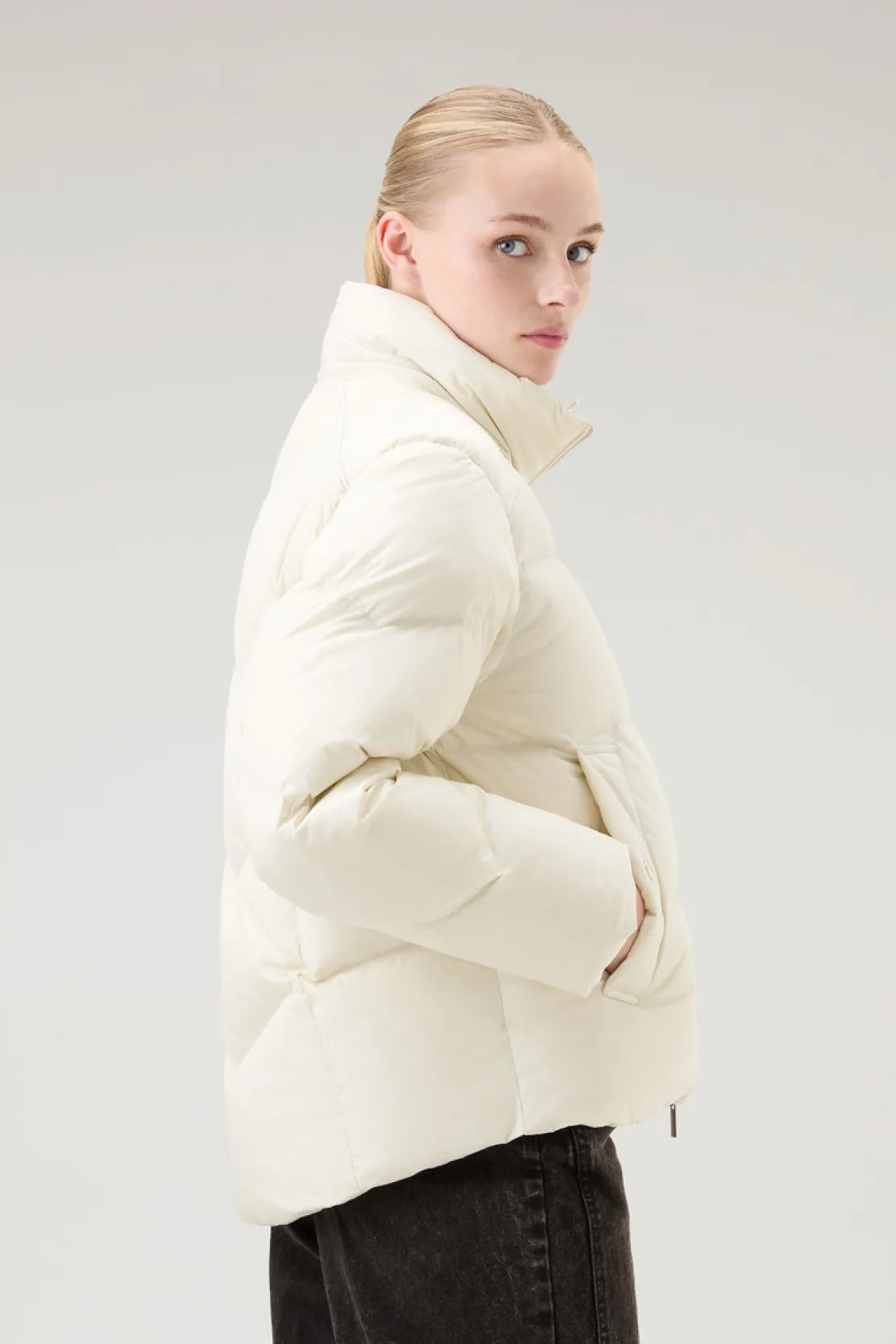 Piumini>Woolrich Piumino Alsea Corto In Nylon Elasticizzato Con Cappuccio Staccabile Milky Cream