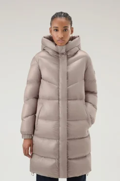 Piumini>Woolrich Piumino Lungo Aliquippa In Nylon Lucido Light Taupe