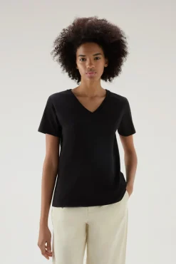 T-shirt e polo>Woolrich T-shirt Con Scollo A V In Puro Cotone Black