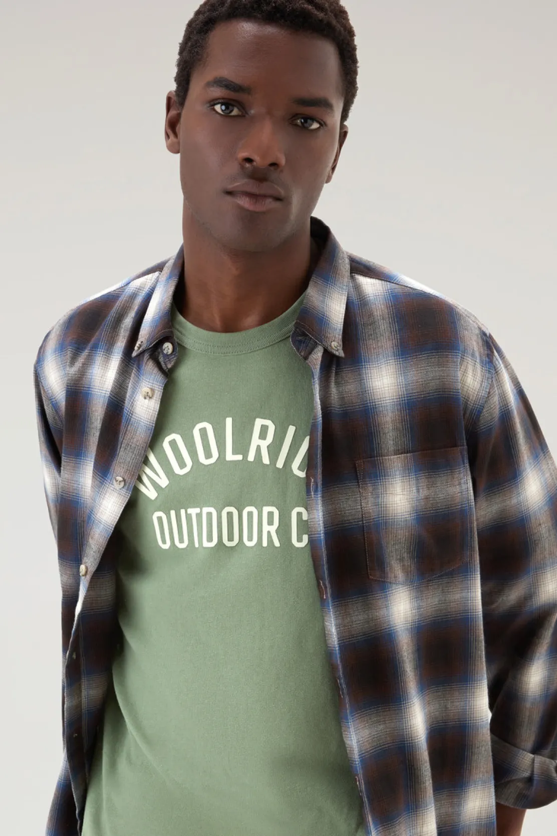 T-shirt>Woolrich T-shirt In Puro Cotone Con Scritta Tundra Grey