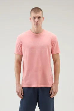 T-shirt>Woolrich T-shirt Tinta In Capo In Puro Cotone Con Stampa Coral Sand